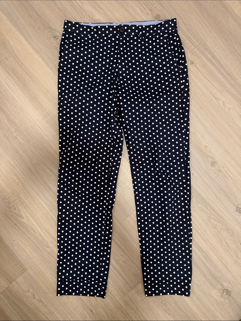 Vineyard Vines Kentucky Derby Navy and White Polka Dot Chino Pants. Sz 32/32